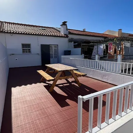 בית הארחה Espirito Azul - To Rent, 2 Minutes Walking From The Beach, Marina And Our Dive Center וילה פראנקה דו קמפו